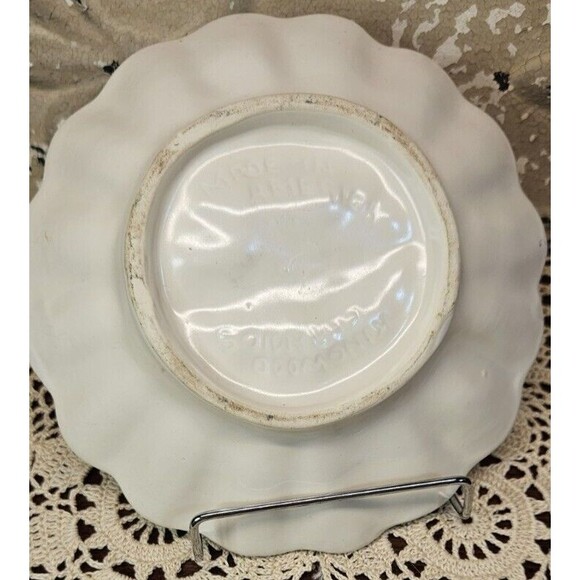 Vintage White Scalloped Ceramic Bowl Kingwood Ceramics USA Embossed Grapes 7" - Picture 2 of 5